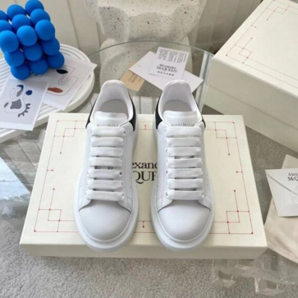 Alexander McQueen White Leather Sporty-Chic Trainers - Picture 3 of 6